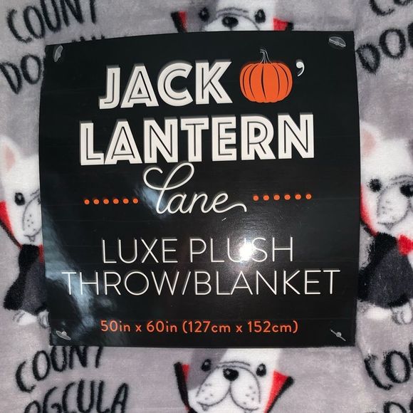 NWT CountDogcula Vampire Pug Fall Throw Blanket - Picture 2 of 3